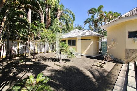 Casa de condomínio à venda com 1113m², 5 quartos e 4 vagas Casa de condomínio à venda com 1113m², 5 quartos e 4 vagasÁrea externa