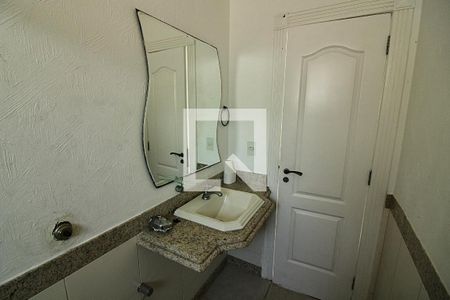 Casa de condomínio à venda com 1113m², 5 quartos e 4 vagas Casa de condomínio à venda com 1113m², 5 quartos e 4 vagasBanheiro da Piscina