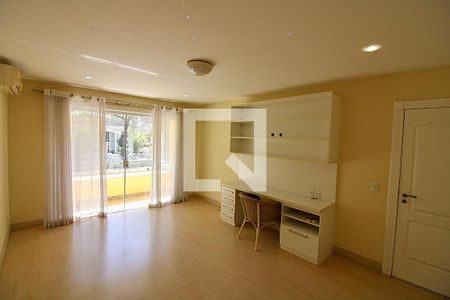 Casa de condomínio à venda com 1113m², 5 quartos e 4 vagas Casa de condomínio à venda com 1113m², 5 quartos e 4 vagasSuíte 4