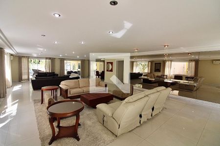 Casa de condomínio à venda com 1113m², 5 quartos e 4 vagas Casa de condomínio à venda com 1113m², 5 quartos e 4 vagasSala