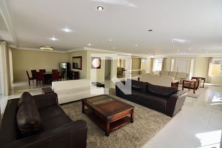 Casa de condomínio à venda com 1113m², 5 quartos e 4 vagas Casa de condomínio à venda com 1113m², 5 quartos e 4 vagasSala