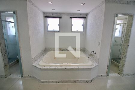 Casa de condomínio à venda com 1113m², 5 quartos e 4 vagas Casa de condomínio à venda com 1113m², 5 quartos e 4 vagasBanheiro da Suíte 1