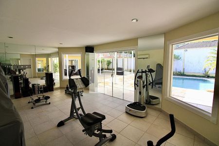 Casa de condomínio à venda com 1113m², 5 quartos e 4 vagas Casa de condomínio à venda com 1113m², 5 quartos e 4 vagasAcademia