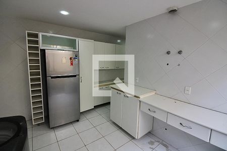 Casa de condomínio à venda com 1113m², 5 quartos e 4 vagas Casa de condomínio à venda com 1113m², 5 quartos e 4 vagasÁrea de Serviço