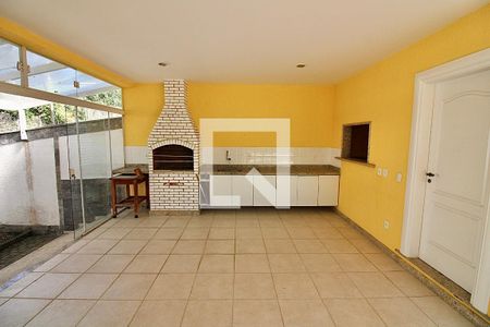 Casa de condomínio à venda com 1113m², 5 quartos e 4 vagas Casa de condomínio à venda com 1113m², 5 quartos e 4 vagasChurrasqueira