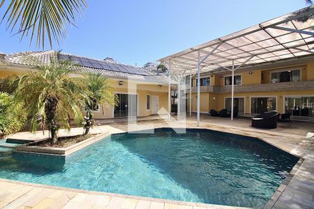 Casa de condomínio à venda com 1113m², 5 quartos e 4 vagas Casa de condomínio à venda com 1113m², 5 quartos e 4 vagasPiscina