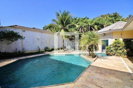 Casa de condomínio à venda com 1113m², 5 quartos e 4 vagas Casa de condomínio à venda com 1113m², 5 quartos e 4 vagasPiscina