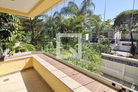 Casa de condomínio à venda com 1113m², 5 quartos e 4 vagas Casa de condomínio à venda com 1113m², 5 quartos e 4 vagasVaranda da Suíte 4