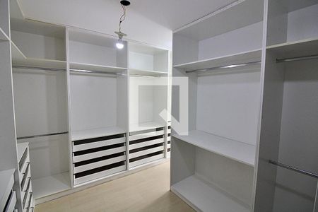 Casa de condomínio à venda com 1113m², 5 quartos e 4 vagas Casa de condomínio à venda com 1113m², 5 quartos e 4 vagasCloset da suíte 1