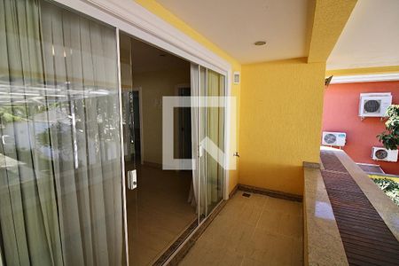 Casa de condomínio à venda com 1113m², 5 quartos e 4 vagas Casa de condomínio à venda com 1113m², 5 quartos e 4 vagasVaranda da Suíte 2