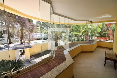 Casa de condomínio à venda com 1113m², 5 quartos e 4 vagas Casa de condomínio à venda com 1113m², 5 quartos e 4 vagasVaranda da Suíte 1