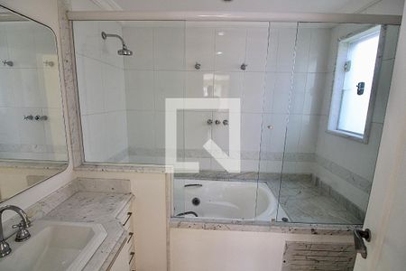 Casa de condomínio à venda com 1113m², 5 quartos e 4 vagas Casa de condomínio à venda com 1113m², 5 quartos e 4 vagasBanheiro da Suíte 4