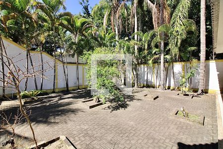 Casa de condomínio à venda com 1113m², 5 quartos e 4 vagas Casa de condomínio à venda com 1113m², 5 quartos e 4 vagasÁrea externa