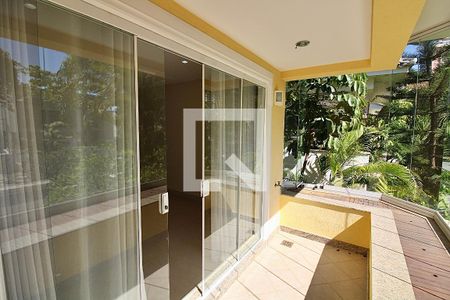 Casa de condomínio à venda com 1113m², 5 quartos e 4 vagas Casa de condomínio à venda com 1113m², 5 quartos e 4 vagasVaranda da Suíte 4