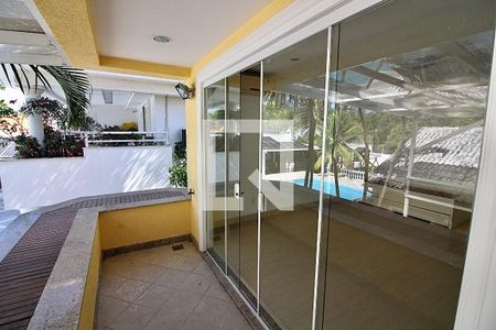 Casa de condomínio à venda com 1113m², 5 quartos e 4 vagas Casa de condomínio à venda com 1113m², 5 quartos e 4 vagasVaranda da Suíte 3