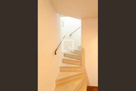 Escadas de casa à venda com 3 quartos, 170m² em Planalto Paulista, São Paulo