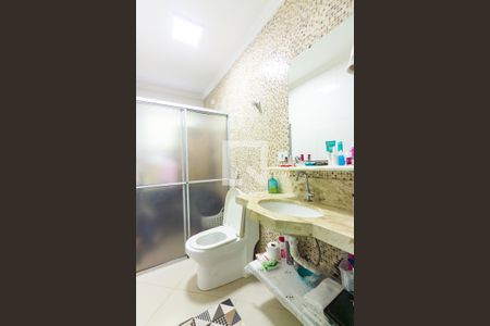 Casa à venda com 180m², 3 quartos e 2 vagasBanheiro 1