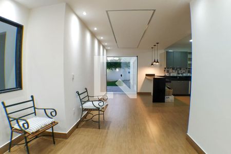 Sala de casa à venda com 4 quartos, 210m² em Itaipu, Niterói