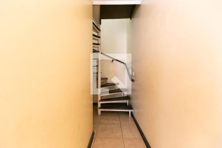 Corredor - Escada  de casa à venda com 3 quartos, 176m² em Vila Taquari, São Paulo