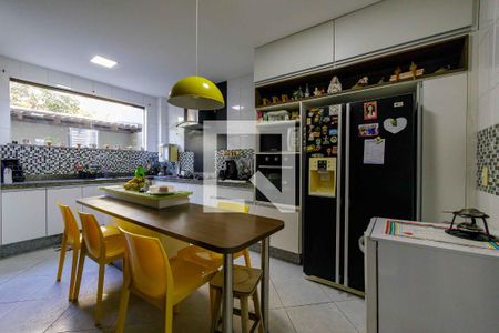 Casa de condomínio à venda com 315m², 4 quartos e 2 vagasCozinha