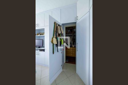 Casa de condomínio à venda com 315m², 4 quartos e 2 vagasCloset Suíte 1