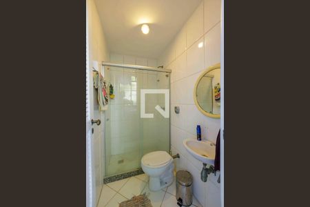 Casa de condomínio à venda com 315m², 4 quartos e 2 vagasBanheiro de Serviço