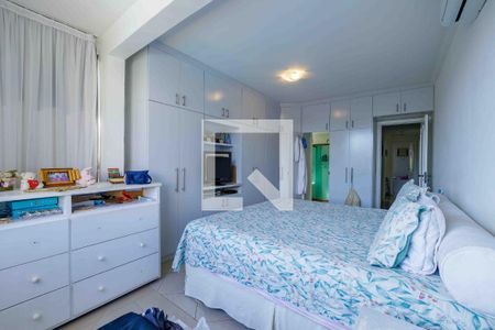 Casa de condomínio à venda com 315m², 4 quartos e 2 vagasSuíte 1