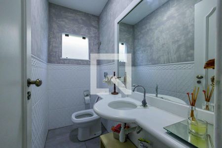 Casa de condomínio à venda com 315m², 4 quartos e 2 vagasLavabo