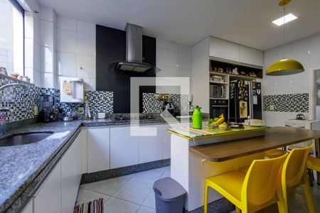 Casa de condomínio à venda com 315m², 4 quartos e 2 vagasCozinha