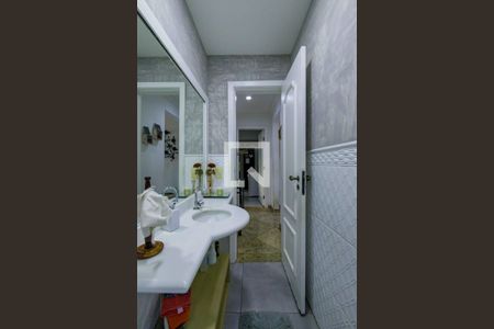 Casa de condomínio à venda com 315m², 4 quartos e 2 vagasLavabo