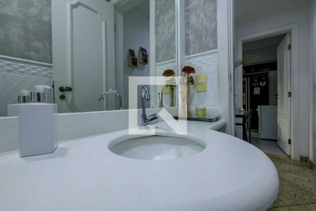 Casa de condomínio à venda com 315m², 4 quartos e 2 vagasLavabo