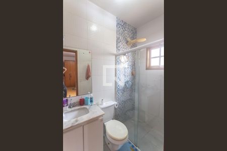 Casa à venda com 120m², 2 quartos e 2 vagasBanheiro suíte 1