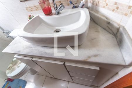 Casa à venda com 120m², 2 quartos e 2 vagasBanheiro suíte 2