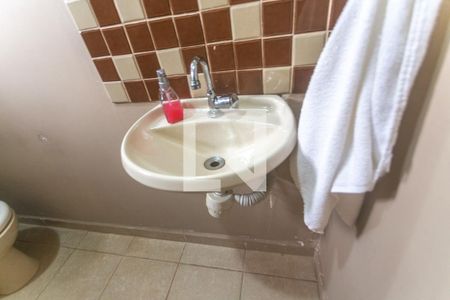 Casa à venda com 120m², 2 quartos e 2 vagasBanheiro social