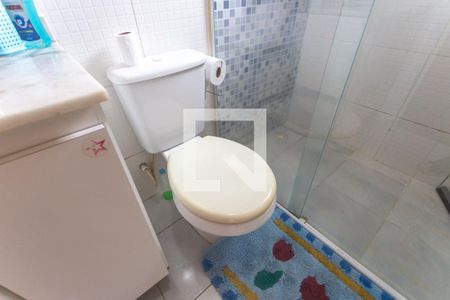 Casa à venda com 120m², 2 quartos e 2 vagasBanheiro suíte 1