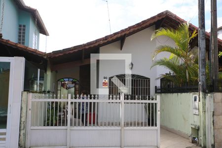 Casa para alugar com 90m², 2 quartos e 2 vagasFachada