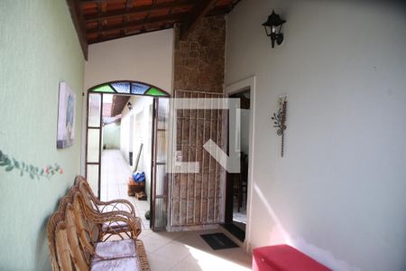 Entrada de casa para alugar com 2 quartos, 90m² em Real, Praia Grande