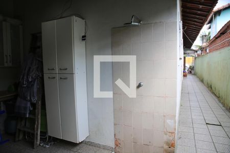 Casa para alugar com 90m², 2 quartos e 2 vagasDucha