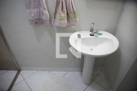 Casa para alugar com 90m², 2 quartos e 2 vagasBanheiro social
