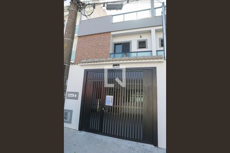 Casa à venda com 156m², 3 quartos e 2 vagas Casa à venda com 156m², 3 quartos e 2 vagasFachada