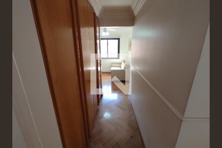 Apartamento à venda com 200m², 5 quartos e 4 vagasCorredor armários