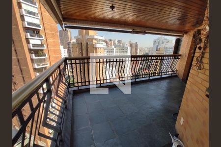 Apartamento à venda com 200m², 5 quartos e 4 vagasVaranda