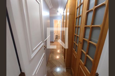 Apartamento à venda com 200m², 5 quartos e 4 vagasVista closet quarto 3