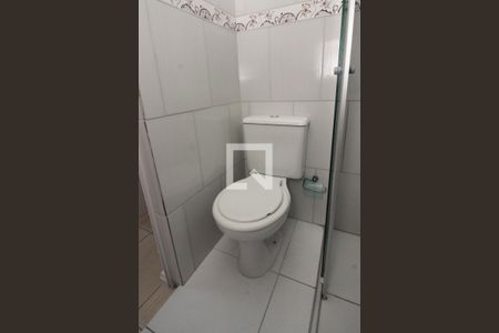 Banheiro da Suíte de casa de condomínio para alugar com 3 quartos, 82m² em Santa Tereza, Porto Alegre