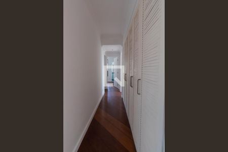 Corredor de apartamento para alugar com 3 quartos, 155m² em Vila Suzana, São Paulo