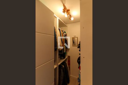 Apartamento para alugar com 49m², 2 quartos e 1 vaga Apartamento para alugar com 49m², 2 quartos e 1 vagaCloset do quarto 1