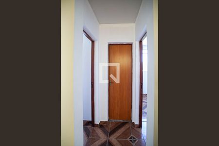 Corredor de apartamento à venda com 2 quartos, 54m² em Piratininga, Belo Horizonte