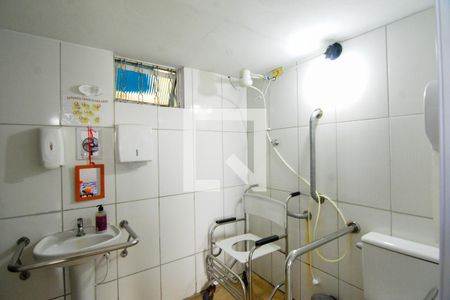 Casa à venda com 150m², 7 quartos e 1 vaga Casa à venda com 150m², 7 quartos e 1 vagaBanheiro