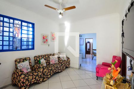 Casa à venda com 150m², 7 quartos e 1 vaga Casa à venda com 150m², 7 quartos e 1 vagaSala