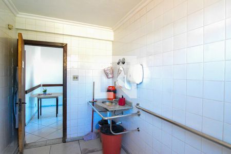 Casa à venda com 150m², 7 quartos e 1 vaga Casa à venda com 150m², 7 quartos e 1 vagaBanheiro